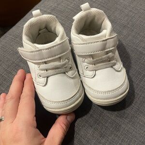 Stride Rite 360 Taye 2.0 White Baby sneaker 4M wide feet